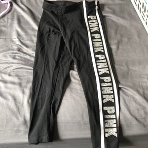 Brand NEW VICTORIA SECRET CAPRI YOGA PANTS SZ med